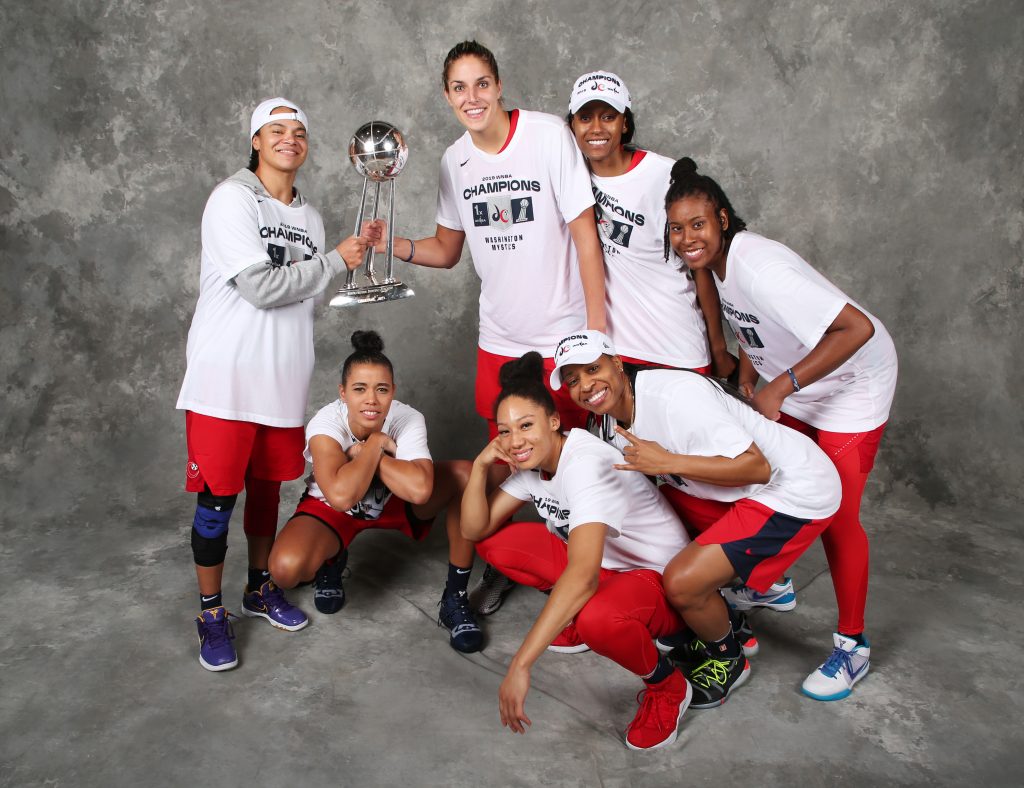 The Mystics pose with the WNBA Finals trophy.